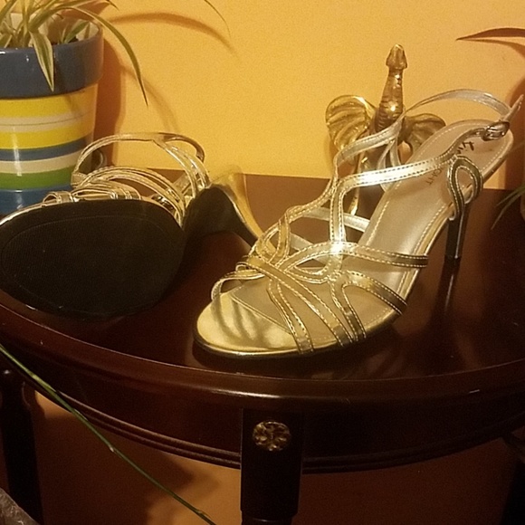 Shoes - Picture 4 of 4